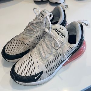 WOMENS AIR MAX 270 SiZe 7